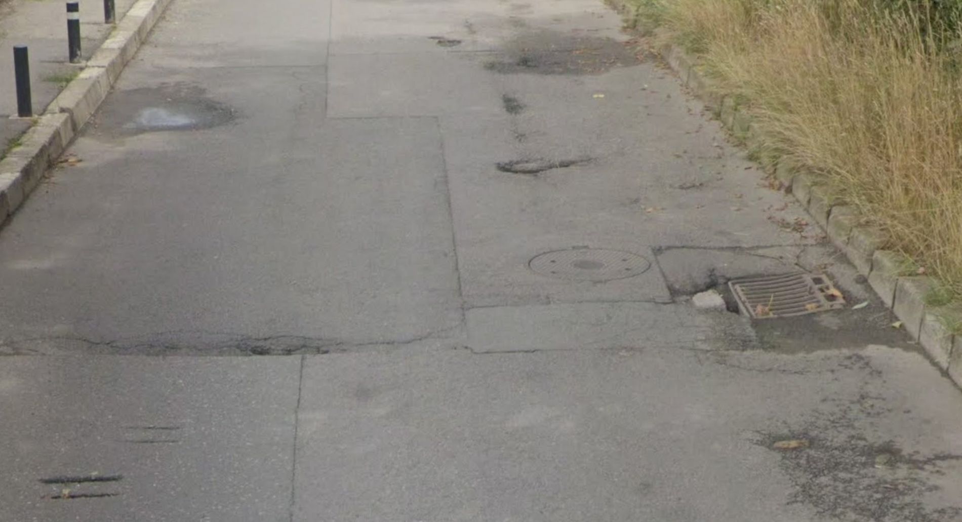 gropi misterioase aparute pe o strada din cluj napoca un locuitor din dambu rotund a raporta degradari in doua locatii diferite au dimensiuni mari