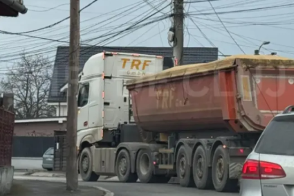 Intersecție periculoasă în Cluj-Napoca! Cetățenii se plâng de accidente frecvente și manevre riscante: „Sunt extrem de periculoase”