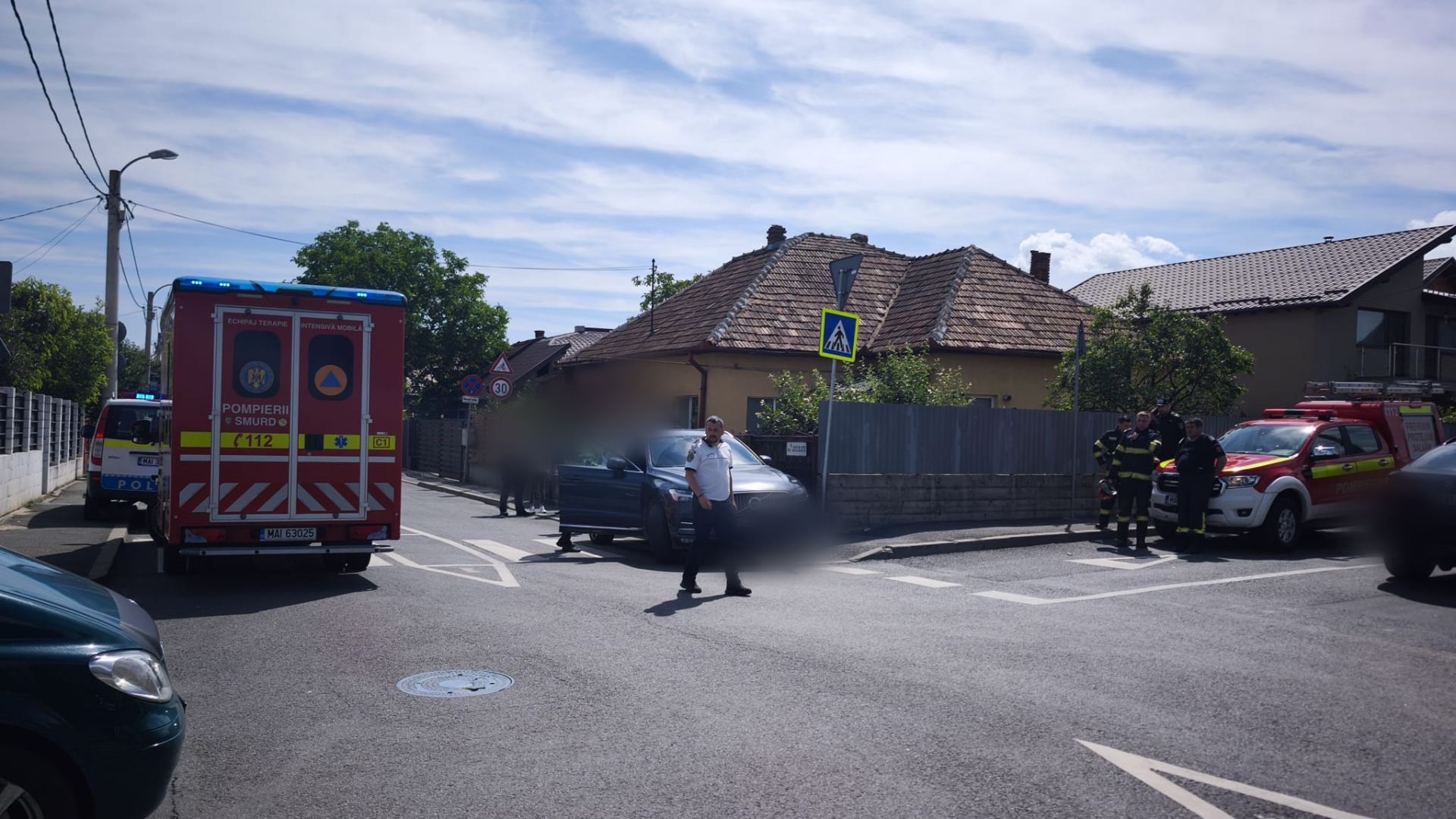 interventie dramatica pe strada jiului din cluj un barbat aflat in stop cardio respirator a fost salvat dupa ce a fost calcata de o masina