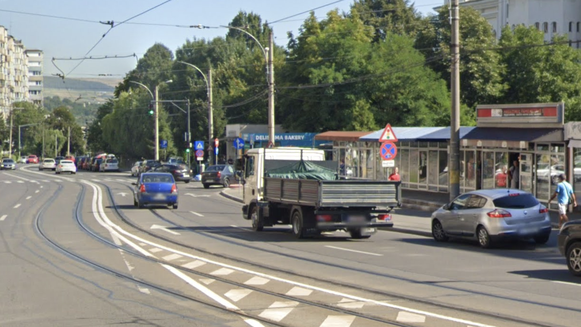 o banda intreaga de circulatie din cluj a fost transformainta in parcare clujenii sunt nemultumiti si cer interventia de urgenta a autoritatiilor
