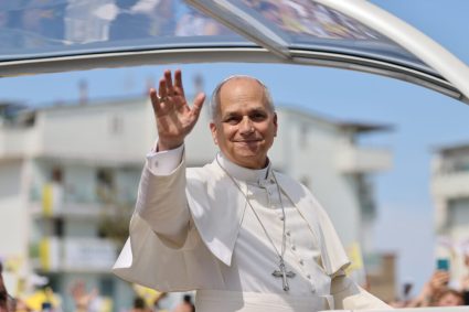 Papa Leon al XIV-lea a semnalat Parlamentului Spaniei că lumea se află în fața unei crize „profonde”.