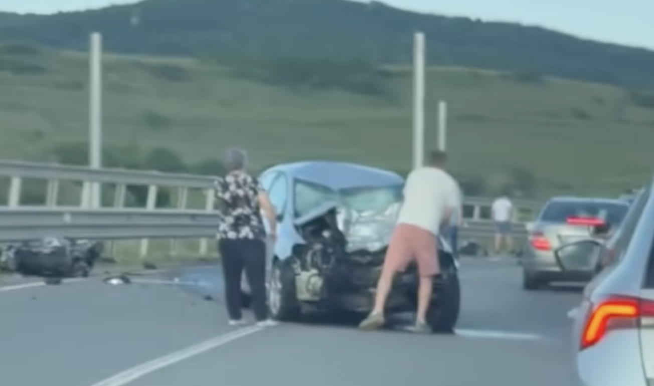 video accident fatal in cluj un tanar motociclist a decedat in urma unei coliziuni violente cu un vehicul