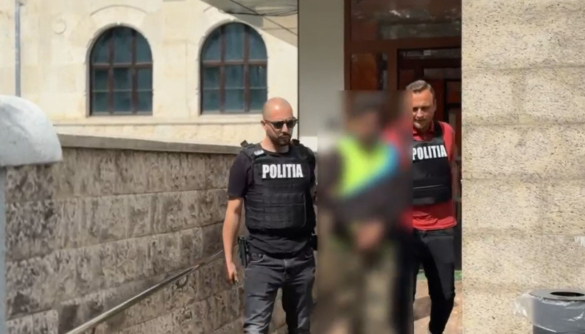 video caz socant in cluj un barbat a fost agresat si jefuit de un intrus care i a patruns in locuinta fiind terorizat timp de cateva zile