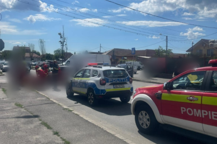 VIDEO. Cum a avut loc accidentul de pe strada Plevnei din Cluj, în care un motociclist a fost rănit după ce a fost lovit de o mașină care virează la stânga.