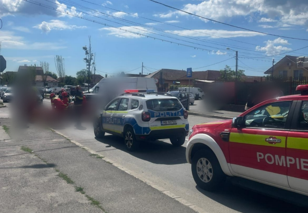 video cum a avut loc accidentul de pe strada plevnei din cluj in care un motociclist a fost ranit dupa ce a fost lovit de o masina care vireaza la stanga
