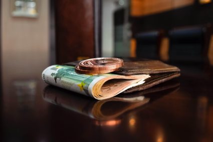 A crezut că vorbește cu ANAF și a pierdut aproape 32.000 de lei în câteva minute.