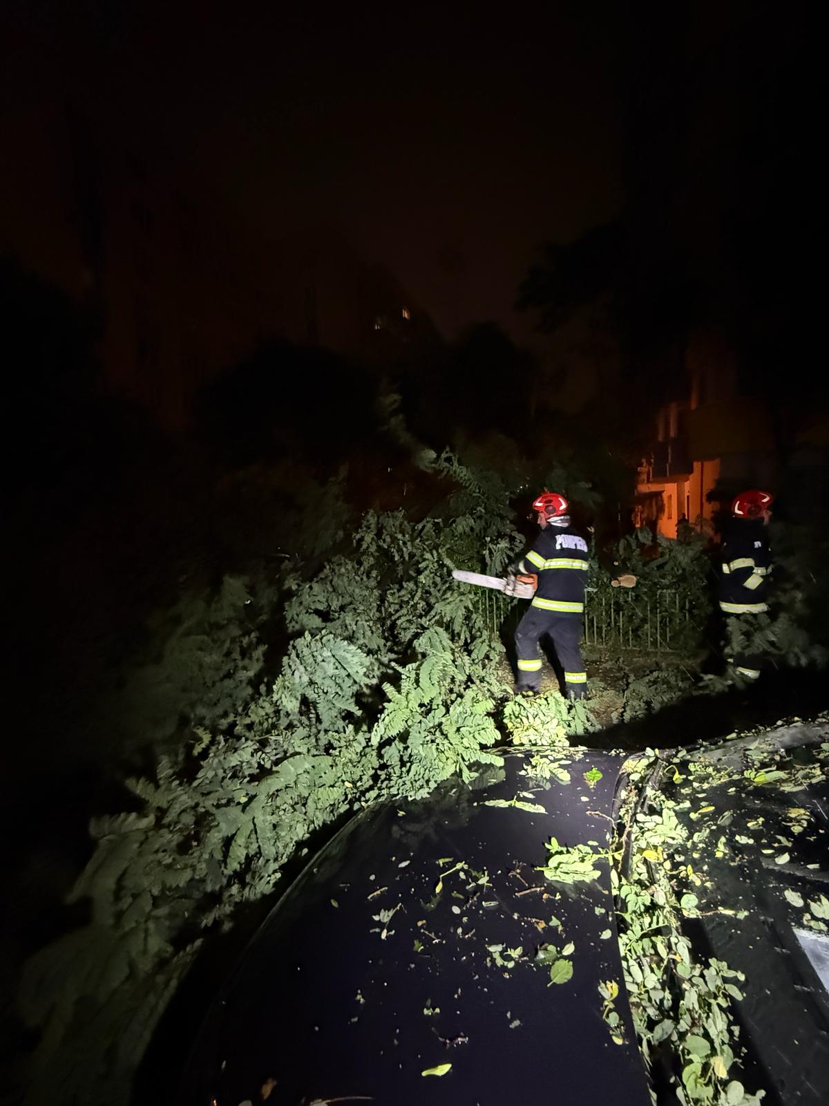 ANM Bucurestiul ramane sub Cod portocaliu si galben de ploi torentiale si vijelii