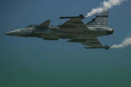 Alertă la granița României: avioane NATO au interceptat un zbor comercial din China.