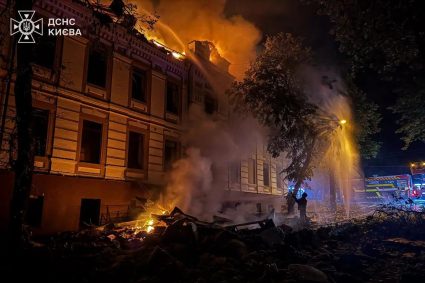 Atac extrem de violent al Rusiei asupra Kievului în noaptea de sâmbătă spre duminică: cel puțin șapte răniți și incendii în diferite cartiere, din cauza bombardamentelor cu rachete balistice.