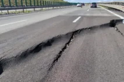Autostrada A10 se închide complet pe 17 kilometri! Șoferii vor fi redirectați pe DN 1, după ce terenul de la km 66 s-a prăbușit și mai mult.