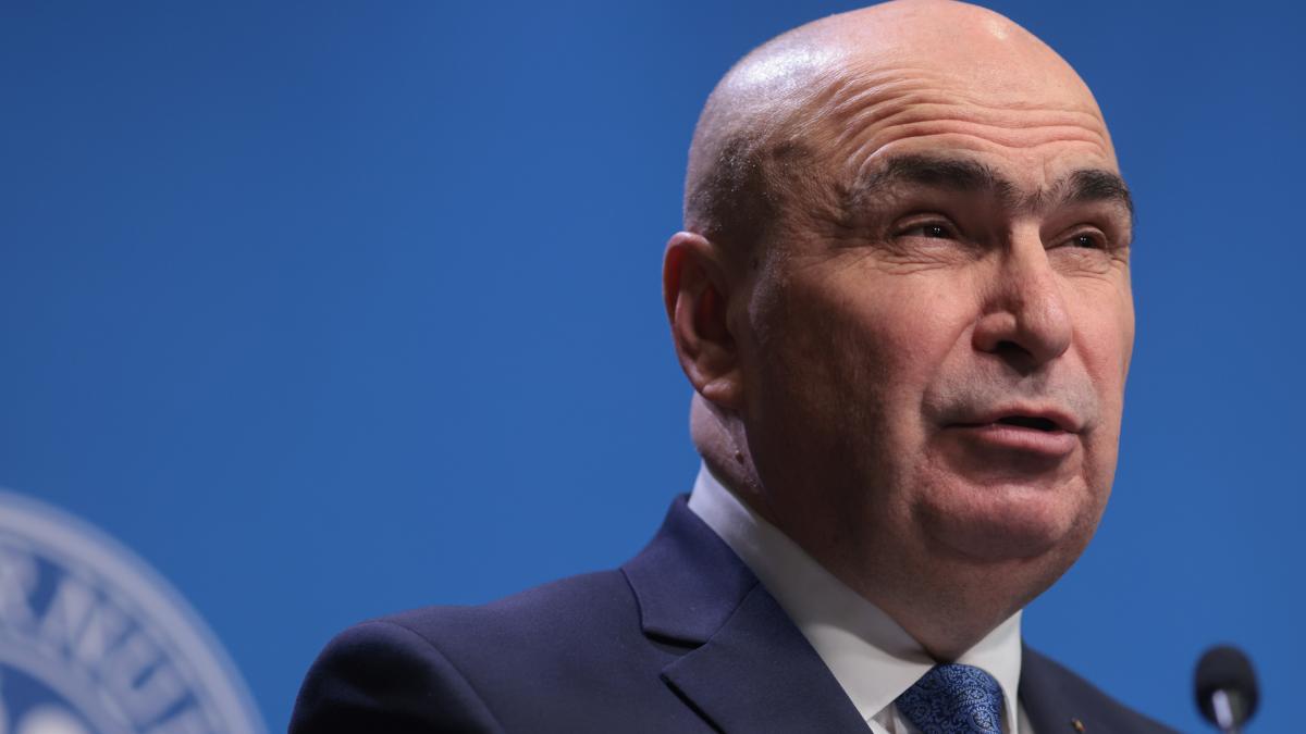 Bolojan subliniaza ca niciun angajat la stat nu va fi prejudiciat financiar de noua lege a salarizarii Veniturile vor fi