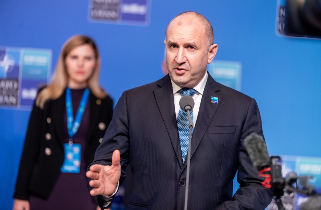Bulgaria refuza aderarea la Coalitia Vointei pentru Ucraina Rumen Radev Solution nu sta in prelungirea razboiului