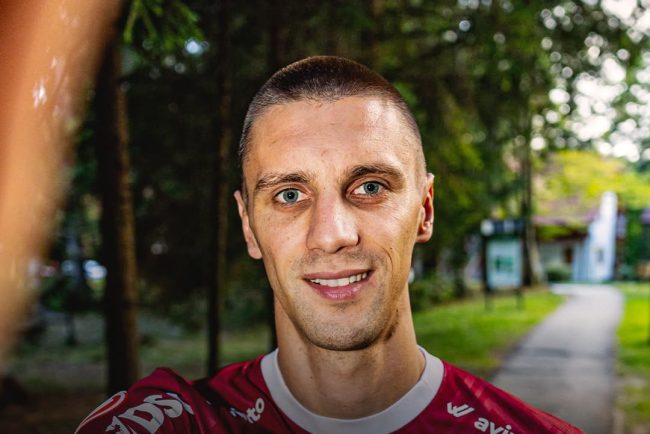 CFR Cluj a achizitionat un mijlocas defensiv din Bosnia Igor Savic a semnat cu fosta vicecampioana