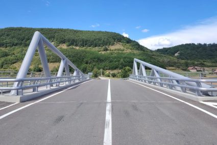 CJ Cluj a dus la bun sfârșit construcția noului pod din Pâglișa, realizat pe același loc după dărâmarea vechii structuri, care era într-o stare avansată de degradare.