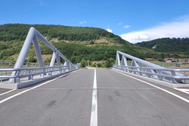 CJ Cluj a dus la bun sfarsit construcia noului pod din Paglisa realizat pe acelasi loc dupa daramarea vechii structuri care era intr o stare avansata de degradare
