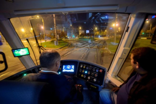 Cat cost de fapt un kilometru parcurs cu tramvaiul in Bucuresti Pretul este cu aproape 40 mai mare decat in Cluj iar calatorii acopera doar 17 19 din costurile serviciului