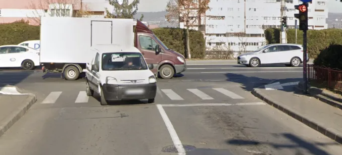 Clujenii cer o noua trecere de pietoni pe strada Frunzisului Multi traverseaza neregulamentar este periculos