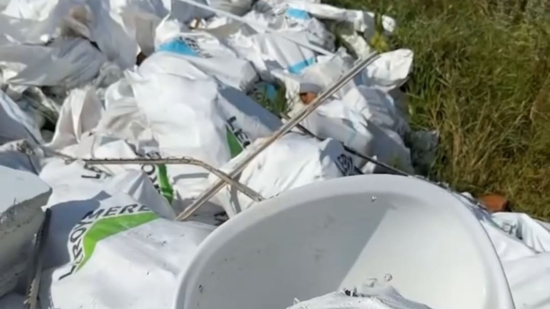 Cum vor fi rasplatiti clujenii care arunca deseuri ilegal Emil Boc nu ii iarta Clujul nu este o ghena de gunoi pentru nimeni