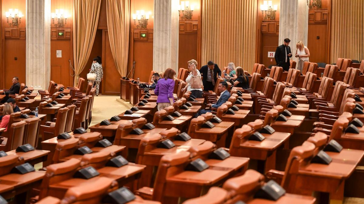 Demnitarii nu mai sunt obligati sa declare banii cash in declaratiile de avere Un amendament a fost votat