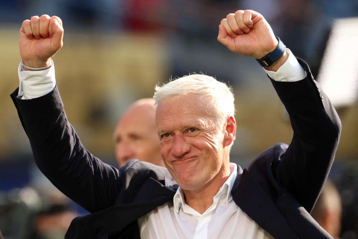 Didier Deschamps il felicit pe Kylian Mbappe pentru al optulea su gol la Cupa Mondial