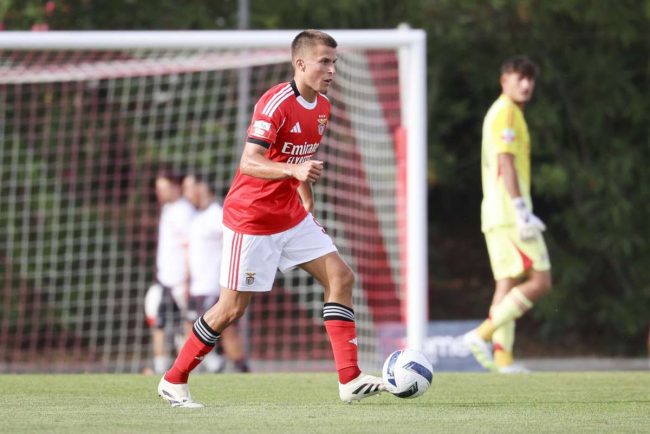 Dinamo Bucuresti face progrese in vederea transferului mijlocasului de la Benfica