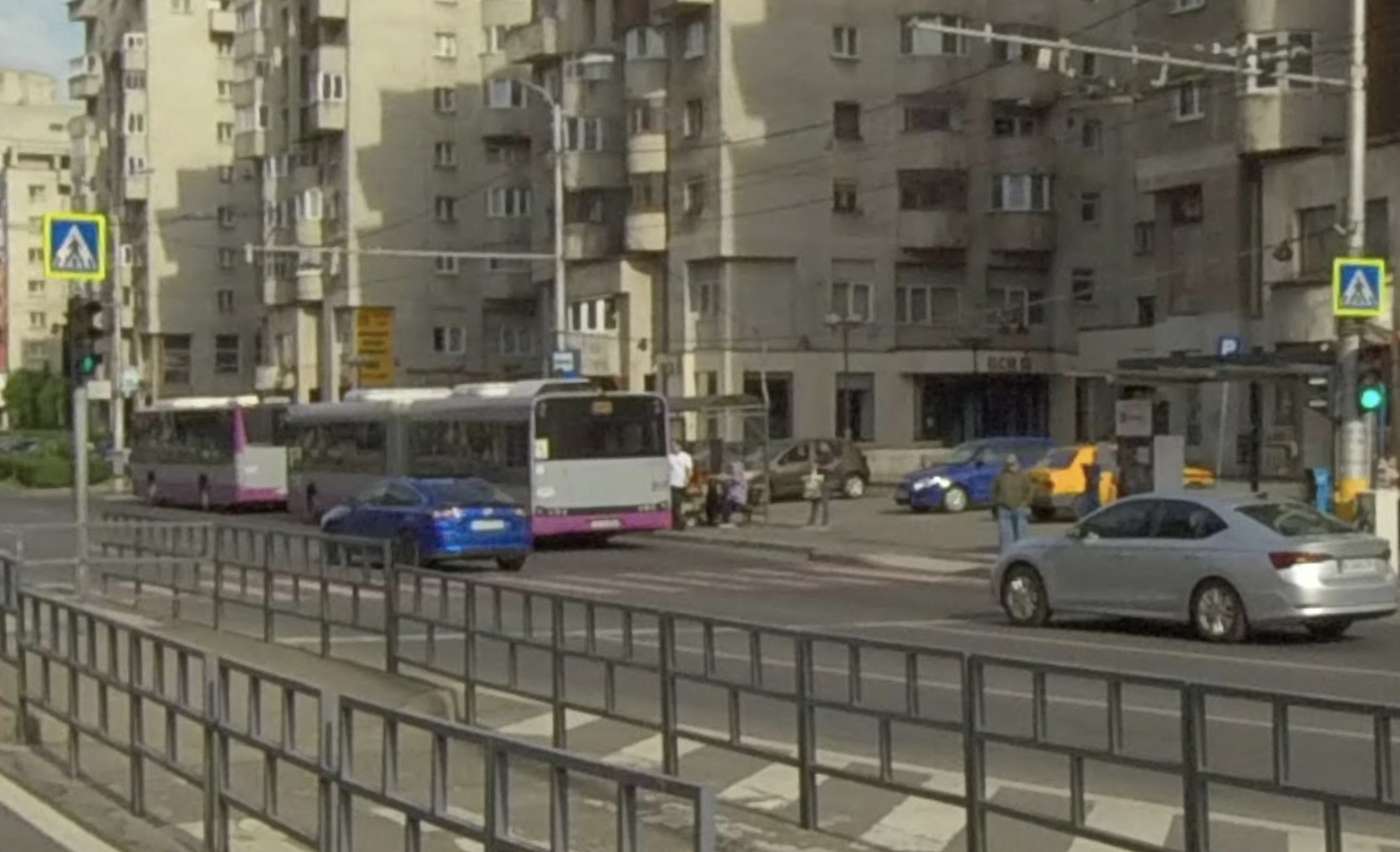 Doar 17 secunde pentru a traversa 6 benzi in Cluj Napoca Un clujean a sesizat autoritatile Nici mamele cu carucior nu pot traversa