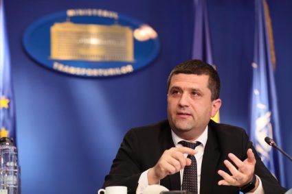 Două blocuri au fost edificiate la mai puțin de 100 de metri de un depozit de muniție din Pitești,…