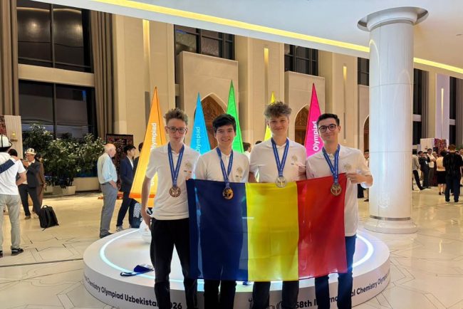 Elevi romani premiati cu medalii de aur argint si bronz la Olimpiada Internationala de Chimie din Uzbekistan