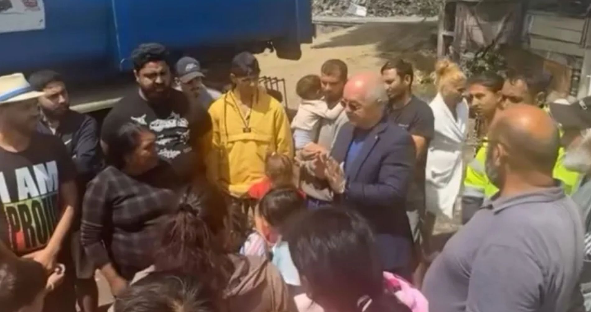 Emil Boc anunta inchiderea definitiva a ghetoului de la Pata Rat pana in 2030 Primaria va cumpa 350 de locuinte Baracile vor disparea si nu vor mai fi altele