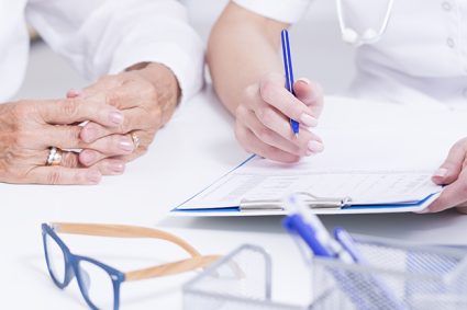 Examenul pentru medicii specialiști va avea subiecte unice și norme uniforme de evaluare.