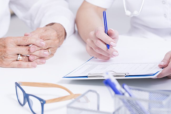 Examenul pentru medicii specialisti va avea subiecte unice si norme uniforme de evaluare