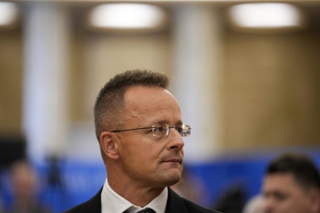 Fostul ministru de Externe al Ungariei isi da demisia din functia de parlamentar pentru a lucra pentru un gigant chinez