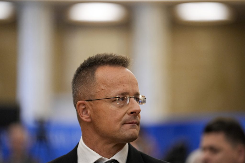 Fostul ministru de Externe al Ungariei isi da demisia din functia de parlamentar pentru a lucra pentru un gigant chinez
