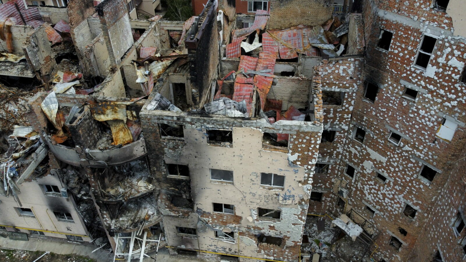 Hotelul in care locuiesc ambasadorul austriac in Ucraina distrus in urma unui atac cu drone si rachete