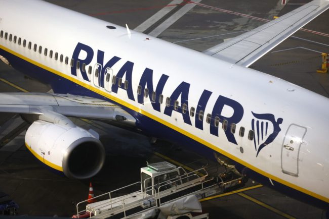 Imi amintesc doar de explozie Barbatul care a fost pe punctul de a fi aruncat din avion isi povestete cosmarul
