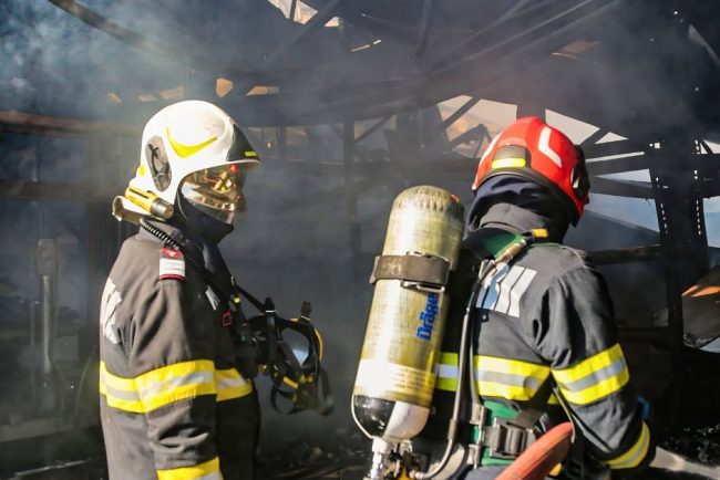 Incendiile de vegetatie se intensifica din cauza temperaturilor ridicate Pompierii au intervenit de peste 300 de ori in doar trei zile