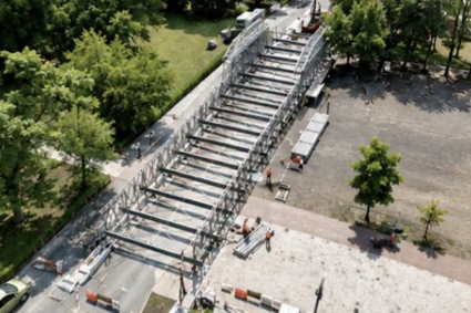 Informații esențiale pentru clujeni: Podul provizoriu de la Garibaldi este gata pentru instalare! Aflați ce va urma pentru traficul pe Someșul Mic în zilele următoare.