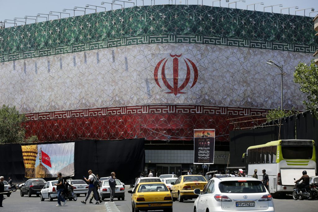 Iranul loveste Kuweitul Qatarul si Bahrainul Teheranul sustine ca a vizat baze si obiective militare americane