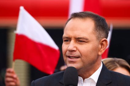 Karol Nawrocki solicită Parlamentului să interzică steagul Armatei Insurgente Ucrainene în Polonia: Nu dorim să-l vedem aici.