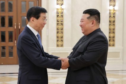 Kim Jong Un întărește legăturile cu Beijingul. Unul dintre cei mai influenți lideri ai Chinei, întâmpinat la Phenian.