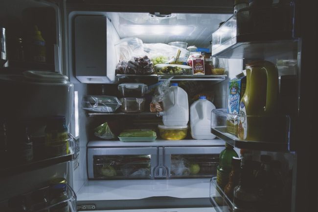 Locul din frigider care pare sigur dar unde alimentele se strica mai repede Ce nu ar trebui pastrat pe us