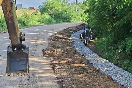 Lucrări ample pe un drum județean din Cluj: Aproape 10 kilometri de asfalt reabilitați pentru a îmbunătăți accesul locuitorilor din mai multe sate către Dej.