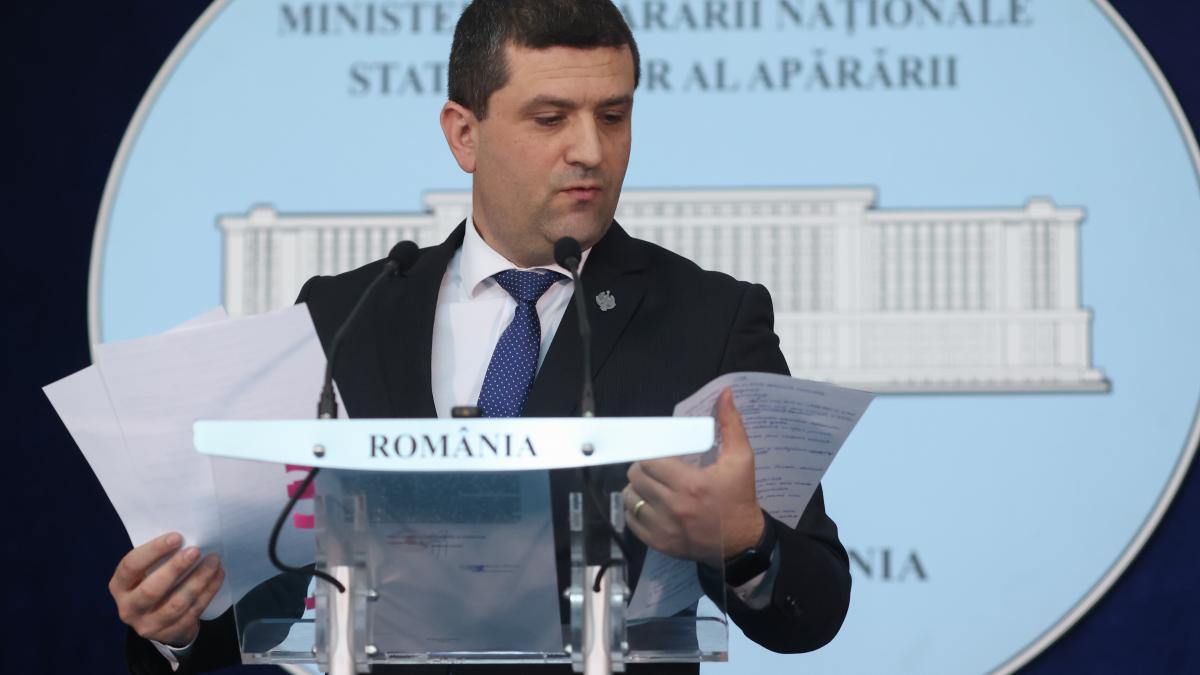 Miruta Comandantul de la Murfatlar isi deconta pantofii si hainele prin contabilitatea unitatii