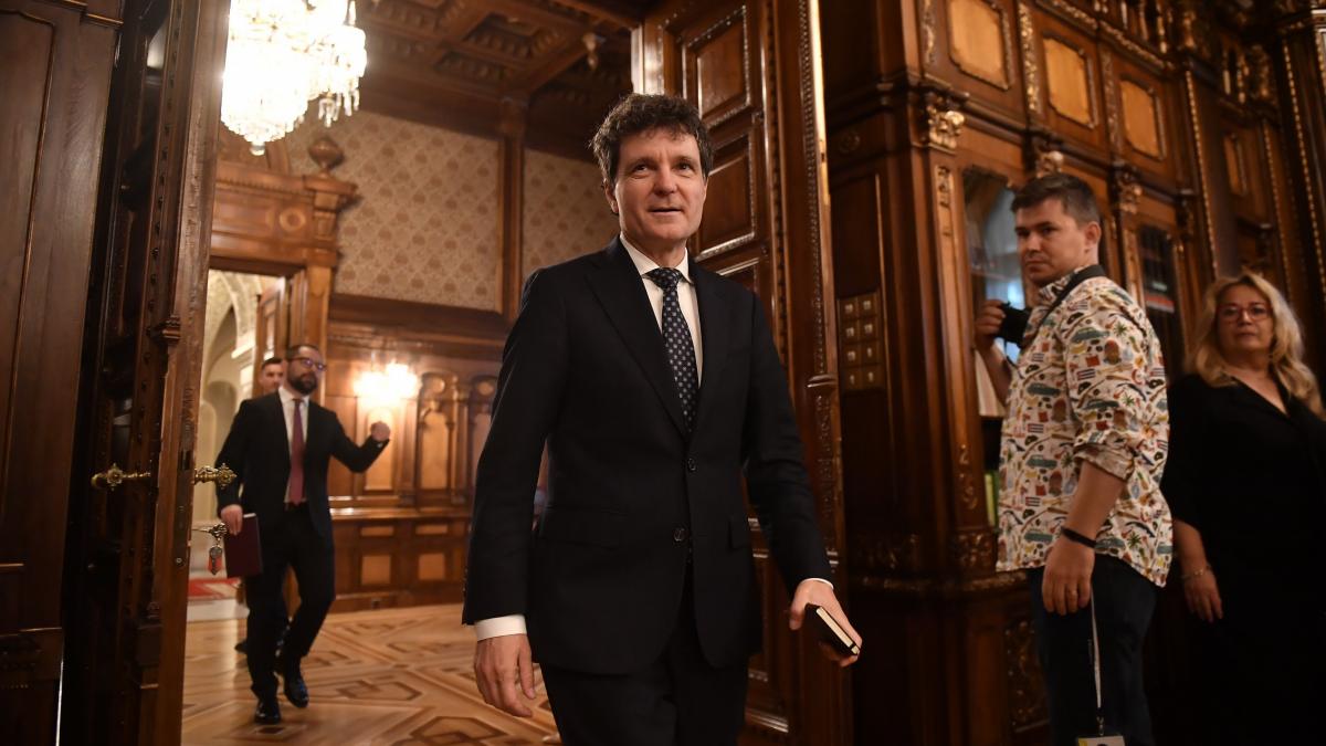 Nicusor Dan l a felicitat pe Dacian Ciolos pentru prezentarea viziunii sale despre o francofonie mai