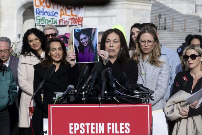 Noi acuzatii in cazul Epstein victimele sustin ca fosta sa asistenta a mintit in fata Congresului despre detalii esentiale