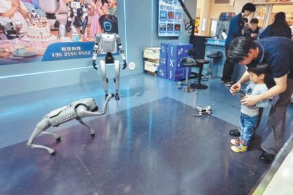 Noua afacere în expansiune din China: roboții umanoizi pot fi închiriați pe zi.