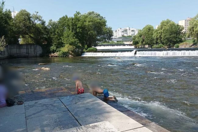 O mama din Cluj Napoca ii avertizeaza pe parinti Un barbat suspect ar fi urmrit copii si adolescenti pe malul Somesului Tinta o fetita de 13 ani
