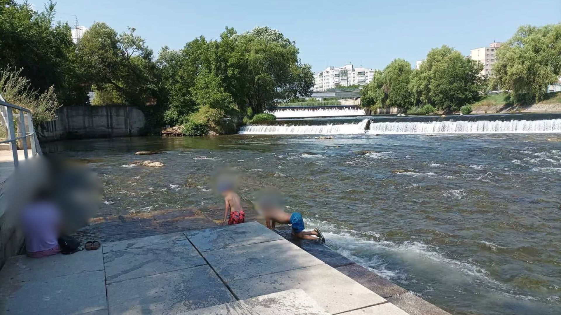 O mama din Cluj Napoca ii avertizeaza pe parinti Un barbat suspect ar fi urmrit copii si adolescenti pe malul Somesului Tinta o fetita de 13 ani