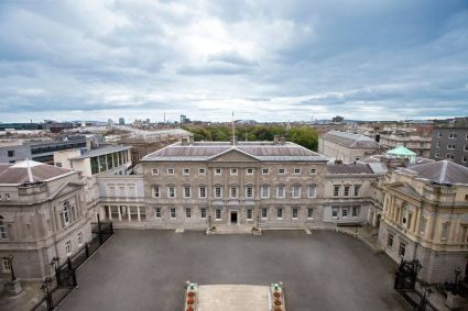 Parlamentul irlandez adoptă o lege care interzice importul de bunuri din teritoriile ocupate israeliene din Palestina.