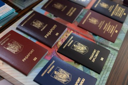 Pașaportul României progresează în clasamentele internaționale. Cetățenii români pot călători fără viză în 178 de țări.